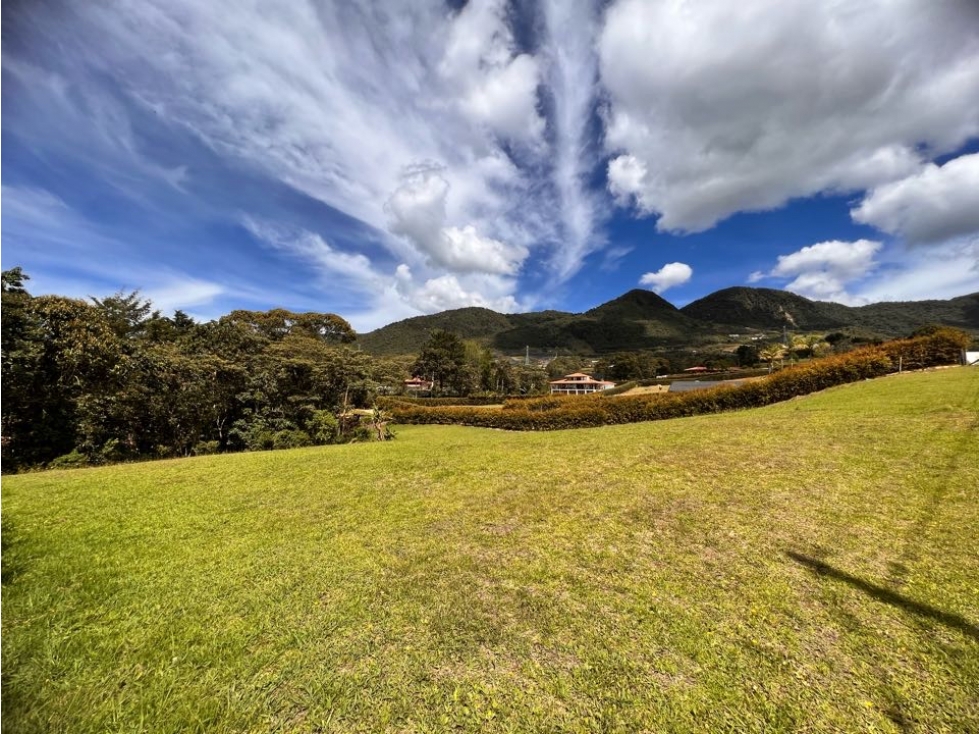 HERMOSO LOTE ESQUINERO INDEPENDIENTE EN VENTA EN PARCELACIÓN. Ganga — foto 2