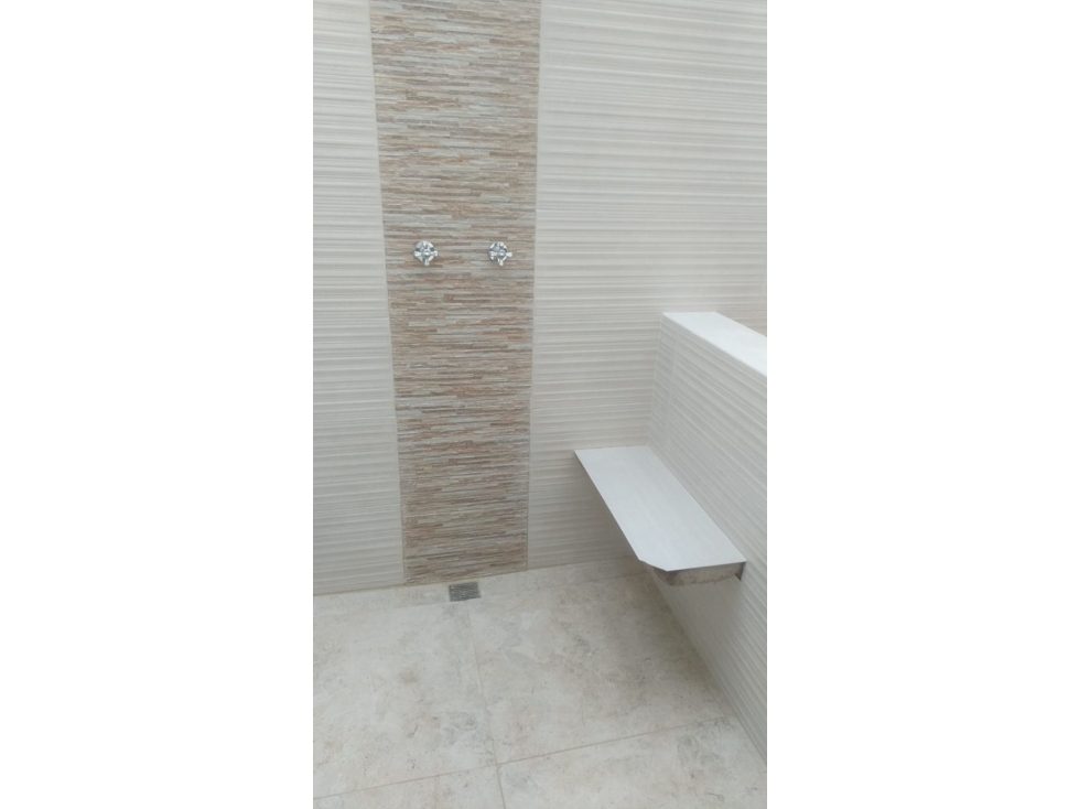 CASA FINCA EN LA VEREDA LA CHAPA, LOTE PLANO CON LAGO — foto 4