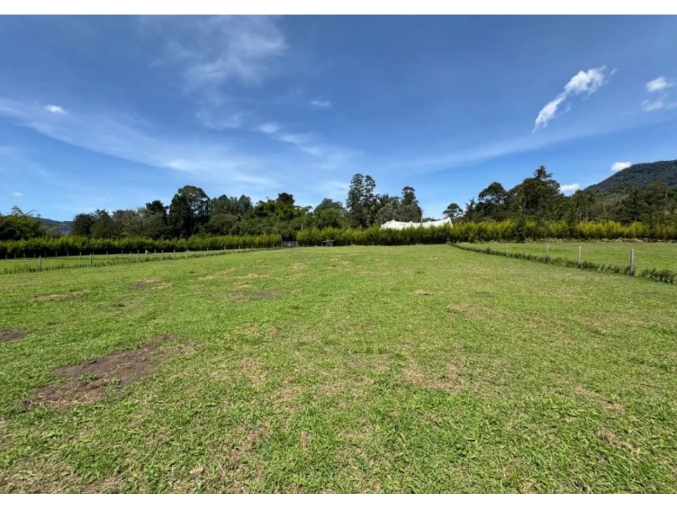 HERMOSO LOTE PLANO INDEPENDIENTE CON EXCELENTE UBICACIÓN EN LA CEJA 5'
