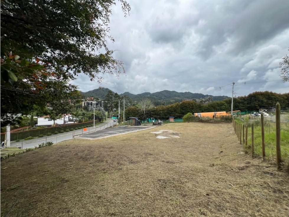 Hermoso lote urbano en el retiro vía la María a un paso del pueblo.