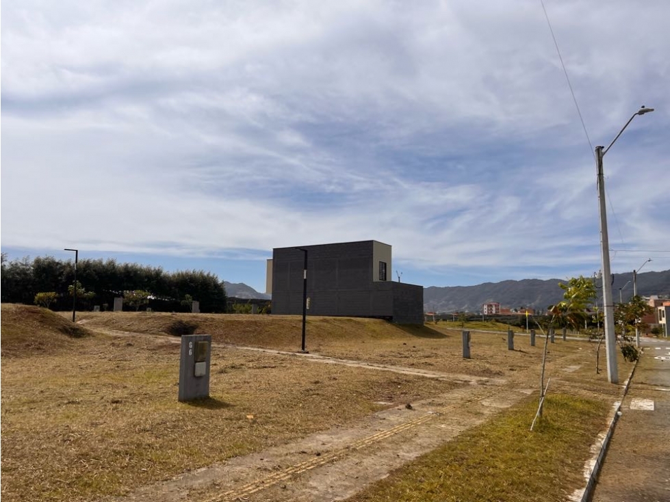 HERMOSO LOTE URBANO UNIFAMILIAR EN VENTA CON EXCELENTE UBICACIÓN - 1