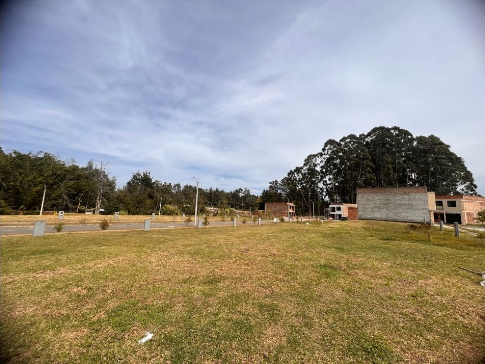 HERMOSO LOTE URBANO UNIFAMILIAR EN VENTA CON EXCELENTE UBICACIÓN - 3
