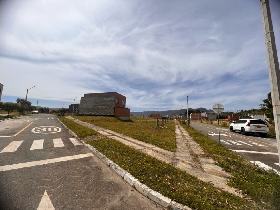 HERMOSO LOTE URBANO UNIFAMILIAR EN VENTA CON EXCELENTE UBICACIÓN - 6