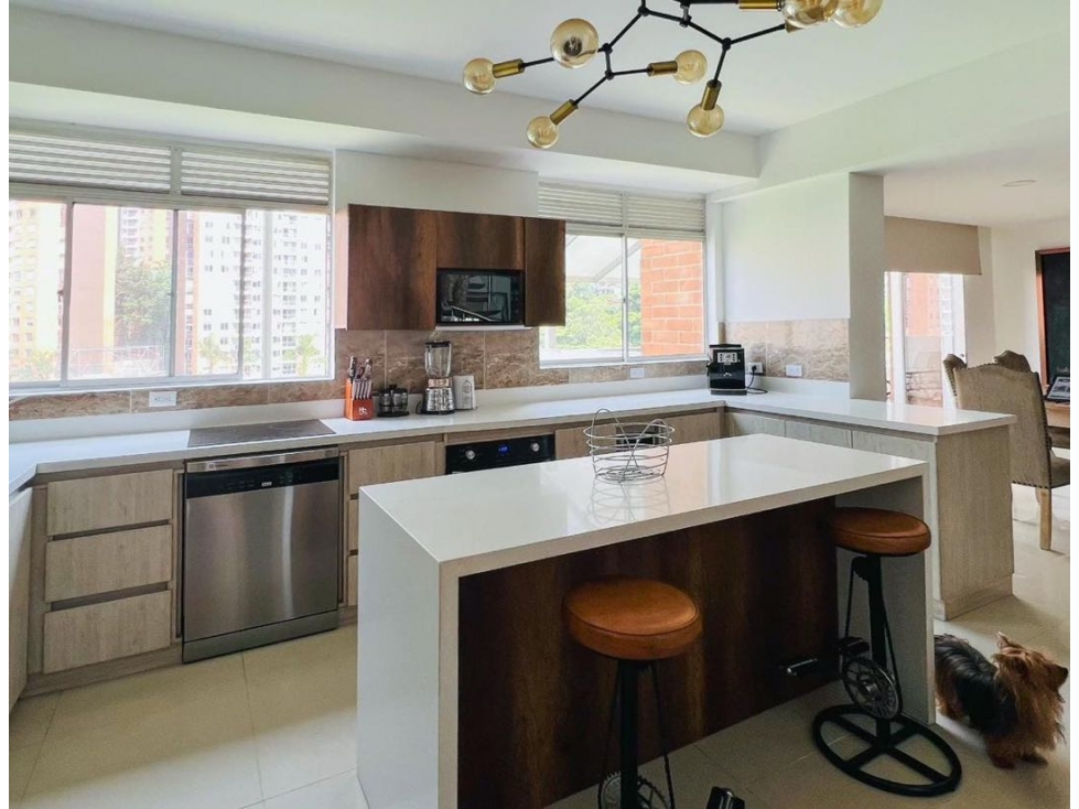 HERMOSO PENTHOUSE EN ENVIGADO SECTOR LA CUENCA PARTE BAJA VISTA 360