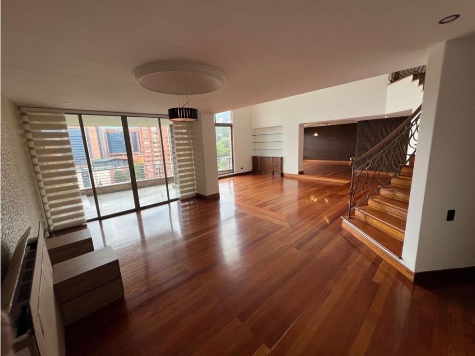 HERMOSO PENTHOUSE EN POBLADO CERCA AL TESORO LINDA VISTA