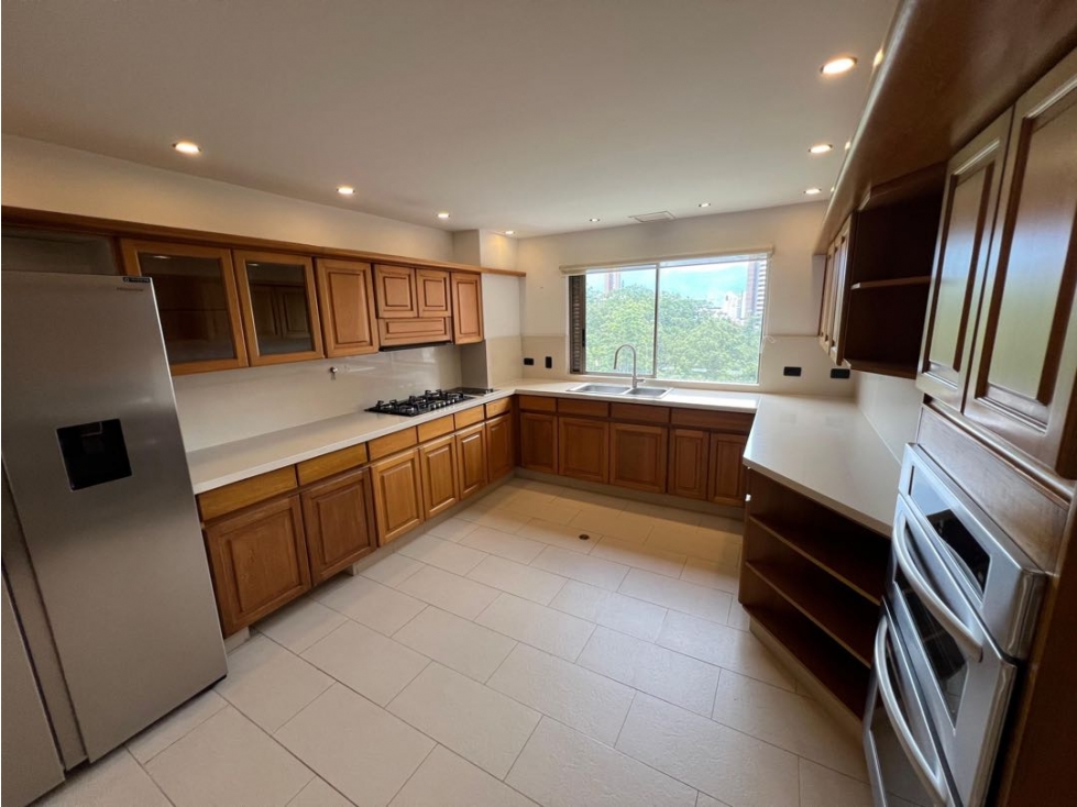 HERMOSO PENTHOUSE EN POBLADO CERCA AL TESORO LINDA VISTA — foto 2