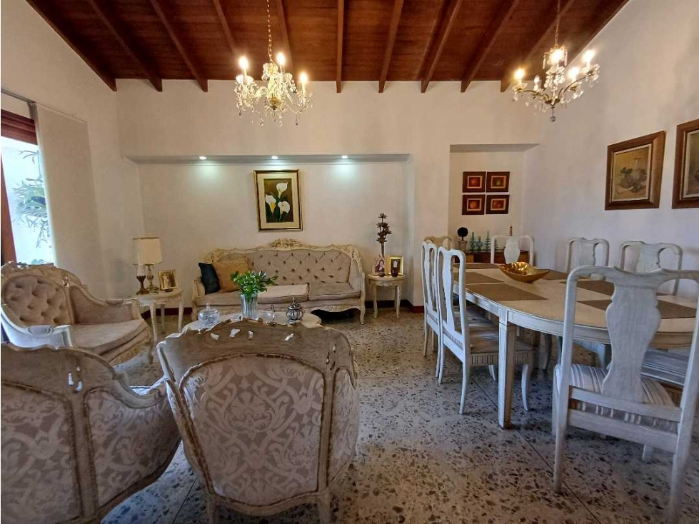 Apartamento tipo colonial. Súper vista. Cerro Nutibara. Piscina