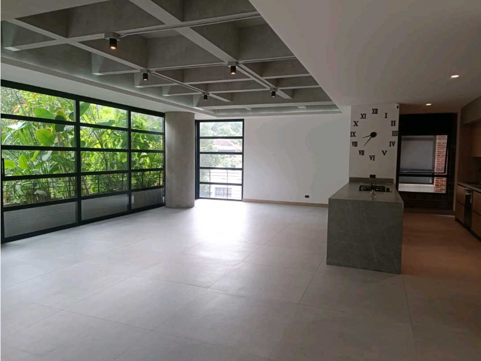 Hermoso y amplio Apartamento en el corazón de El Poblado