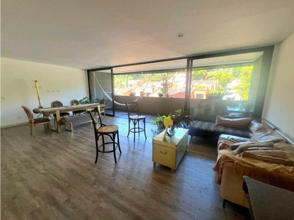 Hermoso y amplio apartamento para la venta en Loma de Benedictinos