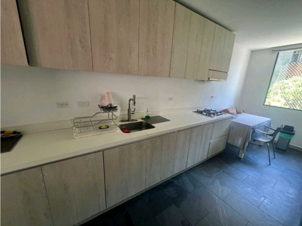 Hermoso y amplio apartamento para la venta en Loma de Benedictinos — foto 5