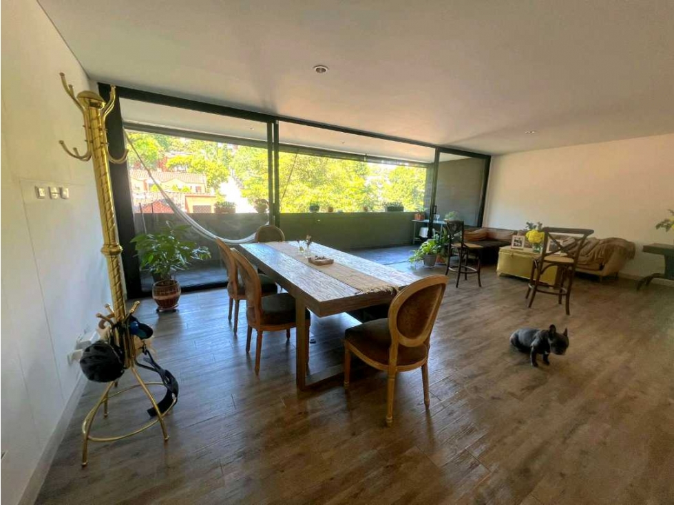 Hermoso y amplio apartamento para la venta en Loma de Benedictinos