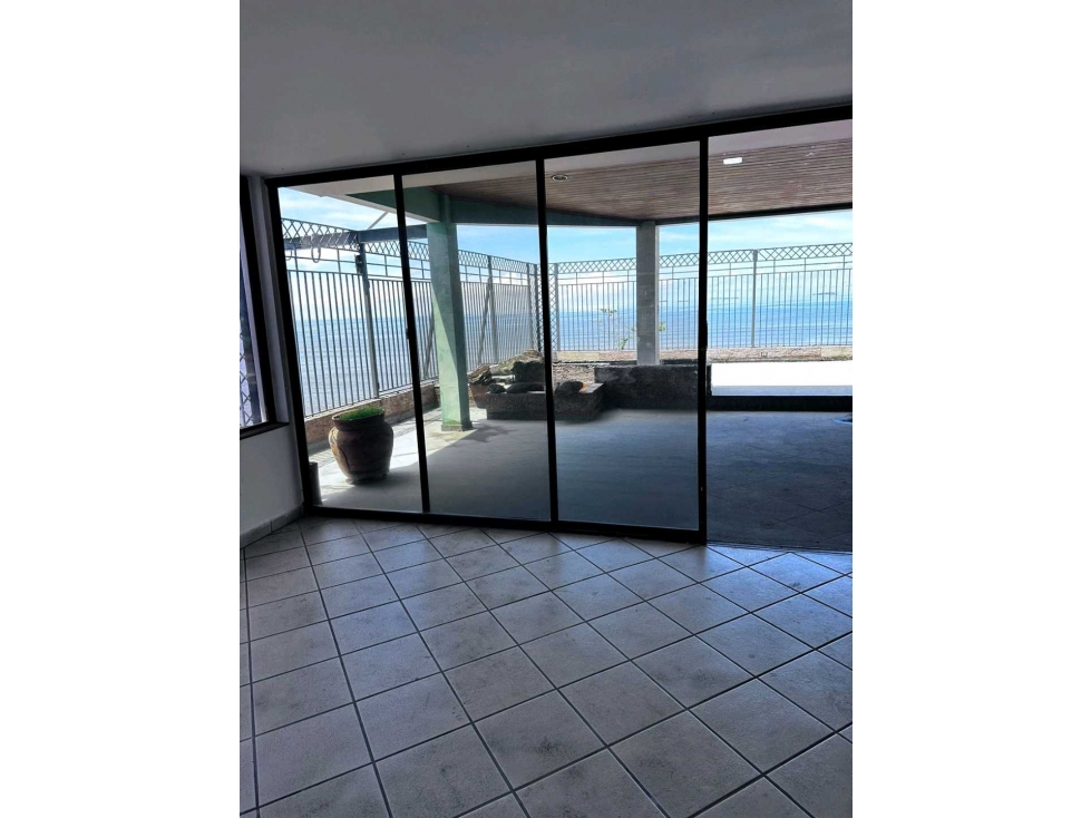 HERMOSO Y AMPLIO PENTHOUSE EN VENTA EN SOBRE LAS ROCAS