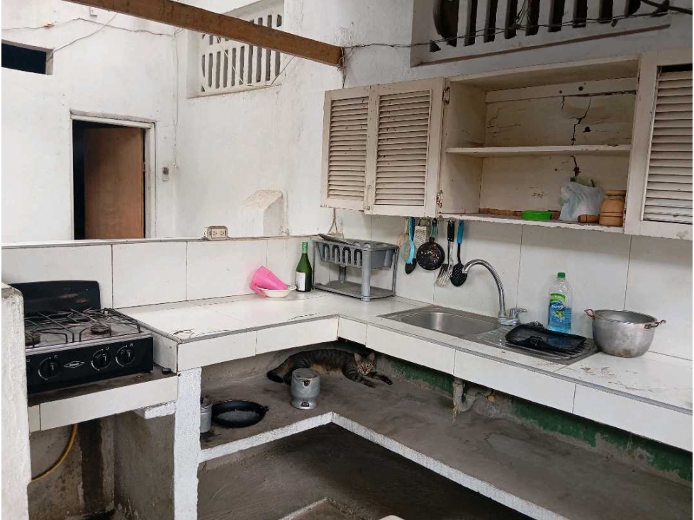 Hostal para remodelar cerca al parque de los novios y la bahía — foto 5