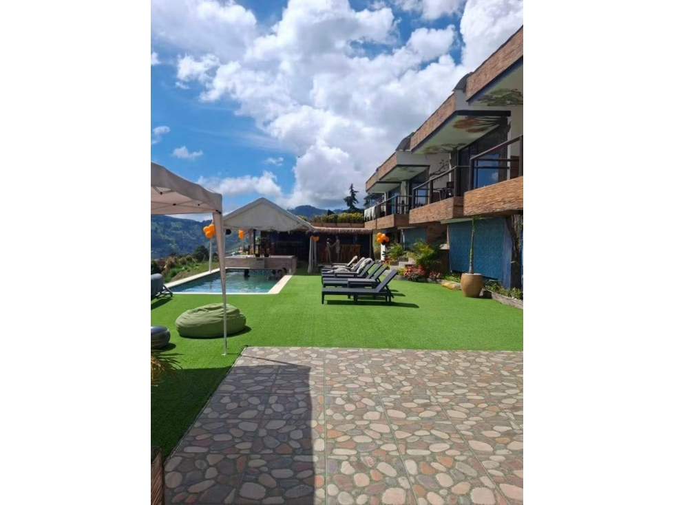 Hostería En Complejo Hotelero Dentro De Medellín $2.300 MM