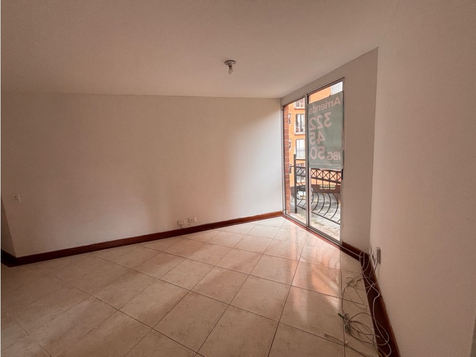 Iluminado apartamento en unidad completa en Los Bernal para arriendo — foto 2