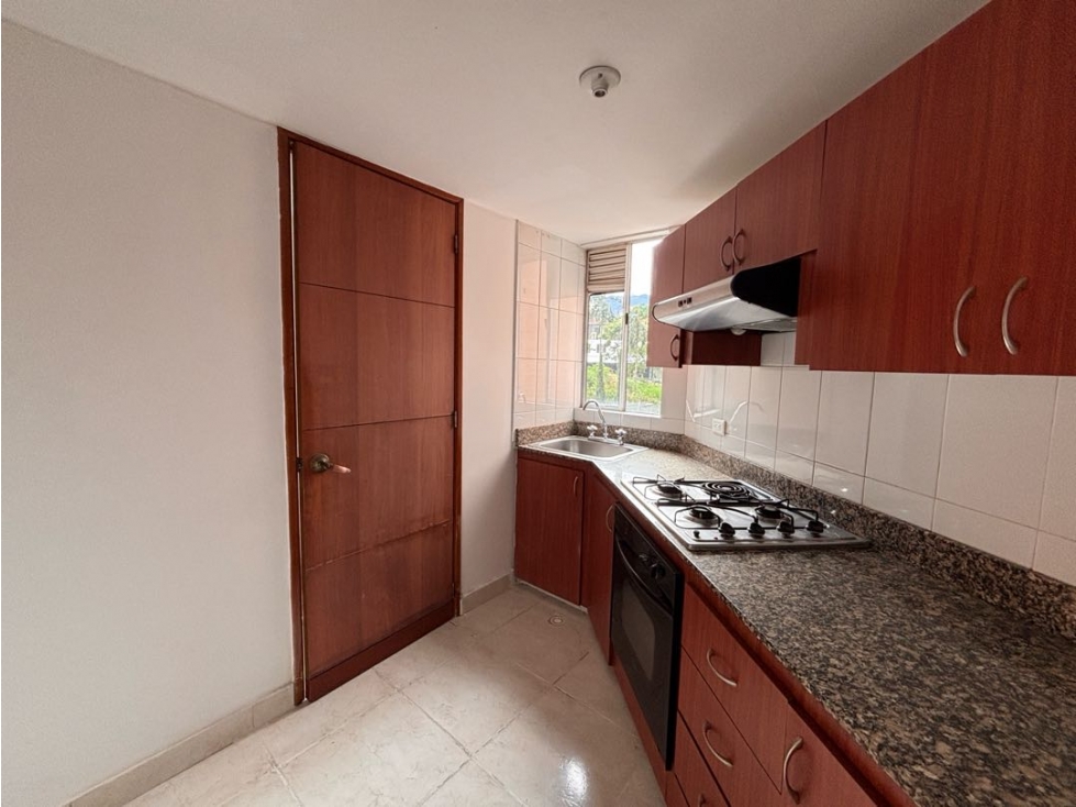 Iluminado apartamento en unidad completa en Los Bernal para arriendo — foto 4