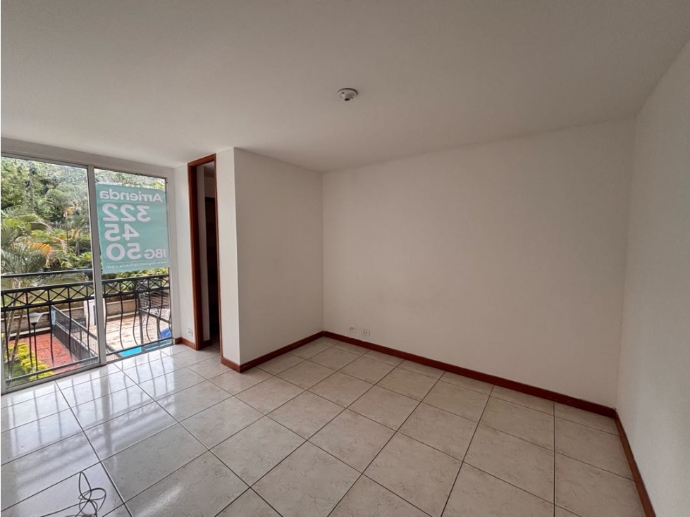 Iluminado apartamento en unidad completa en Los Bernal para arriendo — foto 5