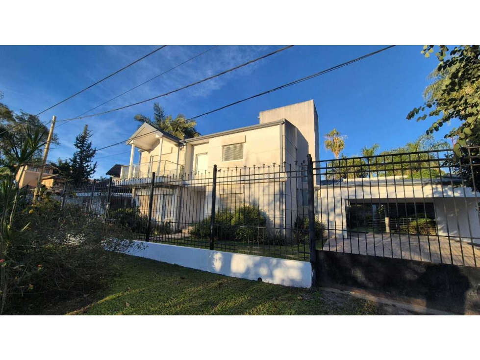 Casa 3 dormitorios y pileta en Parque Golf Club con hermosa vista!