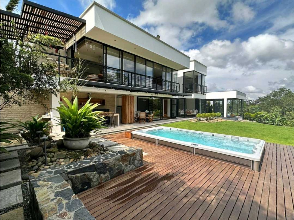 Imponente casa campestre en via Condina-Pereira
