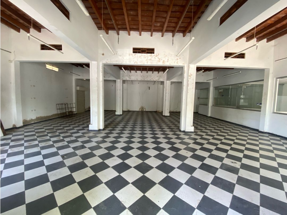 Imponente Propiedad Comercial de 700 m² en Zona Estratégica de Santa M — foto 4