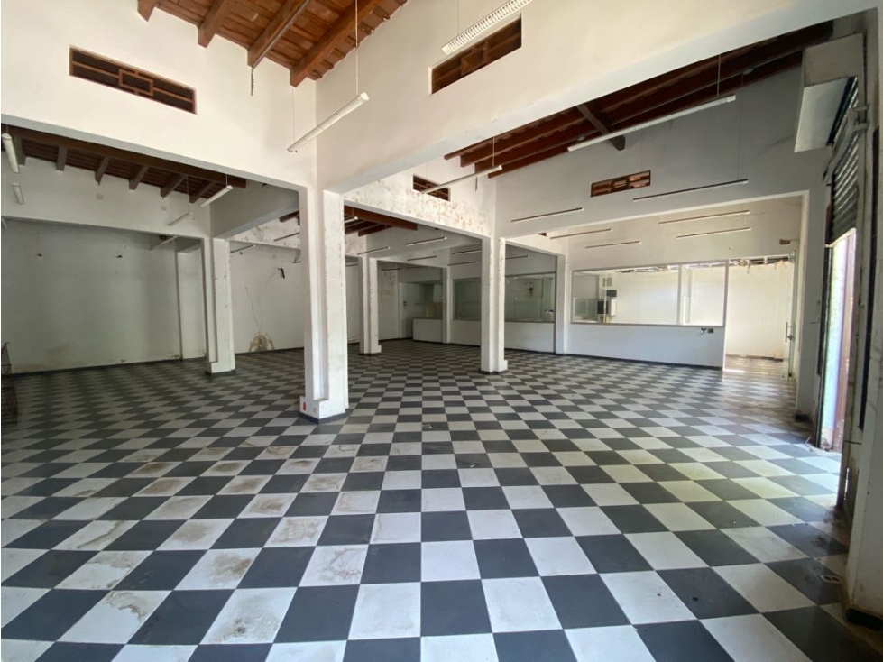 Imponente Propiedad Comercial de 700 m² en Zona Estratégica de Santa M — foto 6