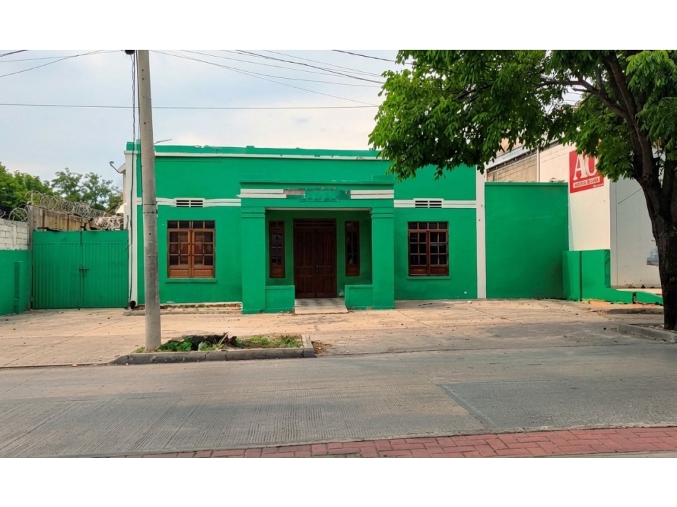 Imponente Propiedad Comercial de 700 m² en Zona Estratégica de Santa M