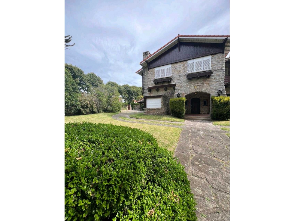 IMPORTANTE CHALET EN VENTA EN LOS TRONCOS — foto 2
