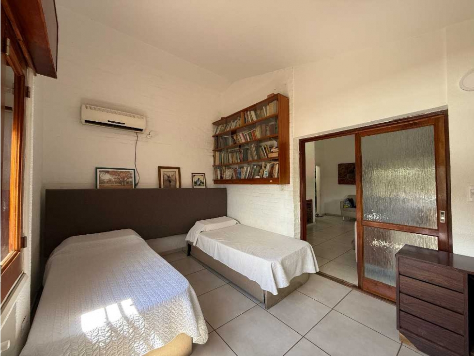 IMPORTANTE CHALET EN VENTA + MONOAMBIENTE
B° José Muñoz Villa Carl - 4