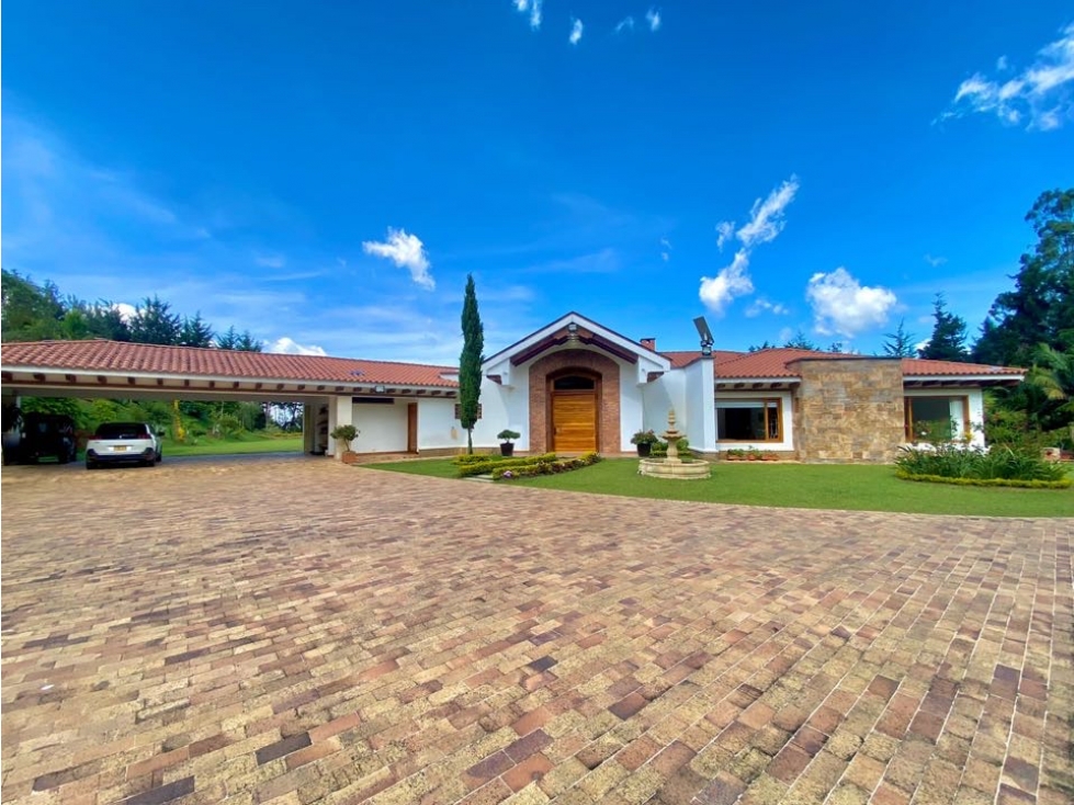 Casa para Arriendo en Llanogrande con pesebreras