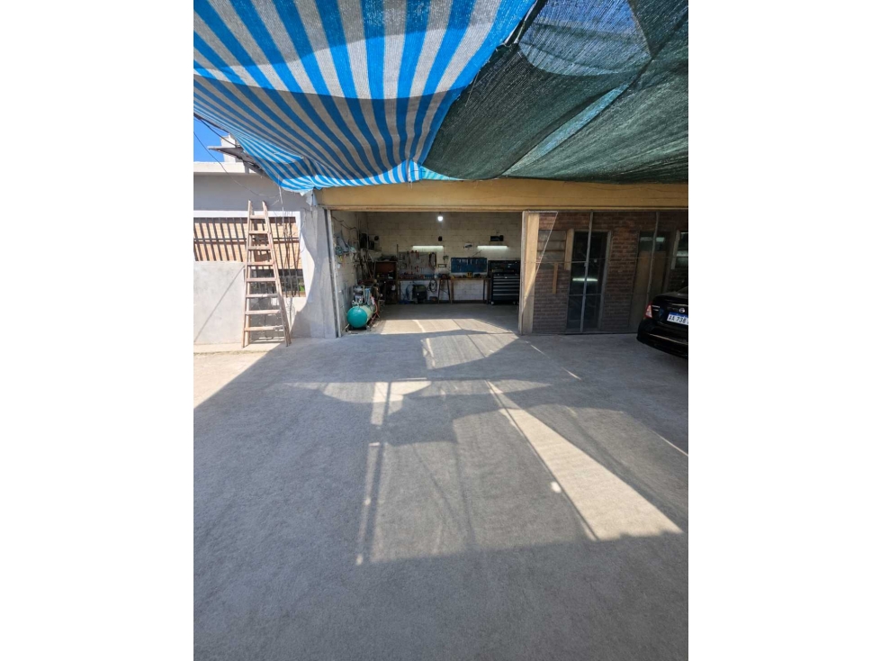 INVERSIÓN CASA +DPTO+GALPON ZONA R4 A 50 MTS DE AVDA - 2