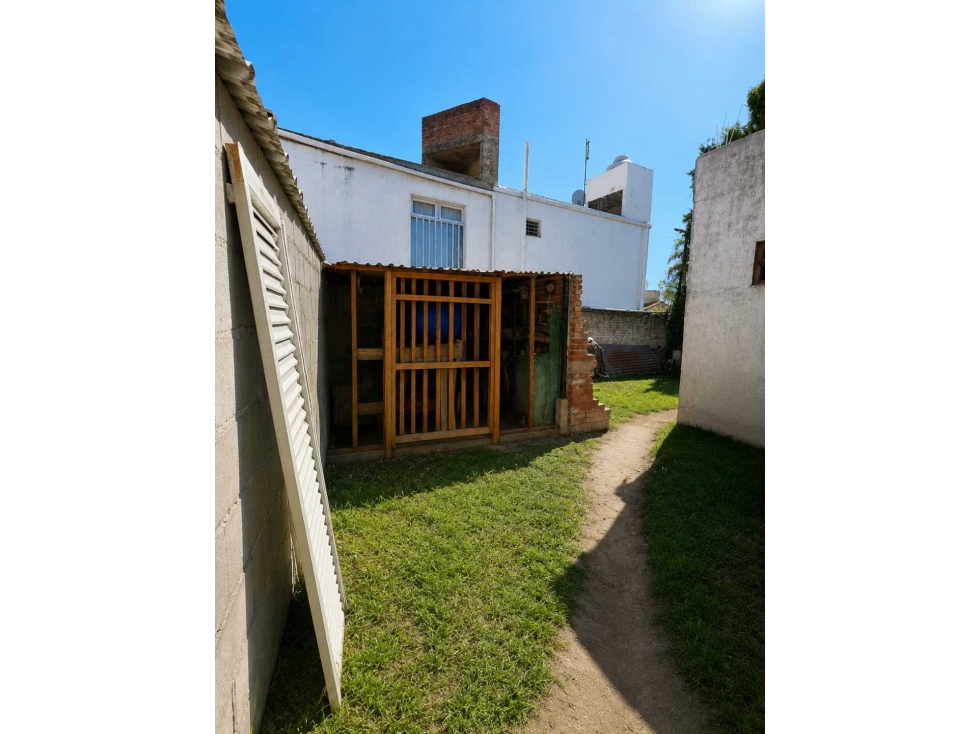 INVERSIÓN CASA +DPTO+GALPON ZONA R4 A 50 MTS DE AVDA - 6