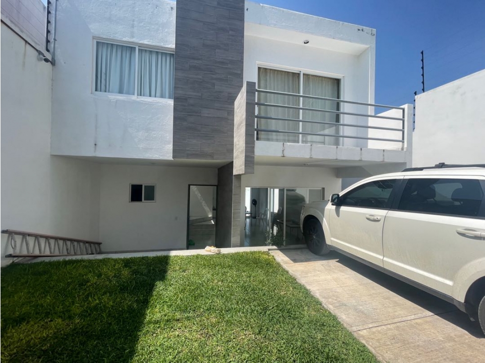 CASA SEMINUEVA EN VENTA EN LOMAS TRUJILLO EMILIANO ZAPATA