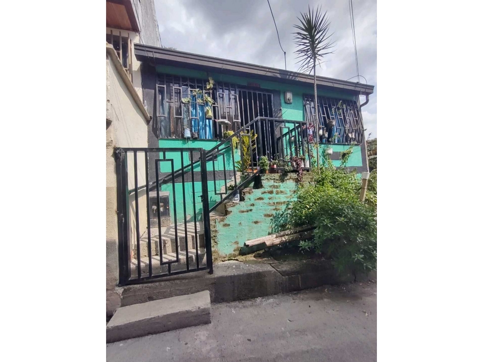 Venta de Casa Esquinera en Cuba - Potencial para 3 Niveles.