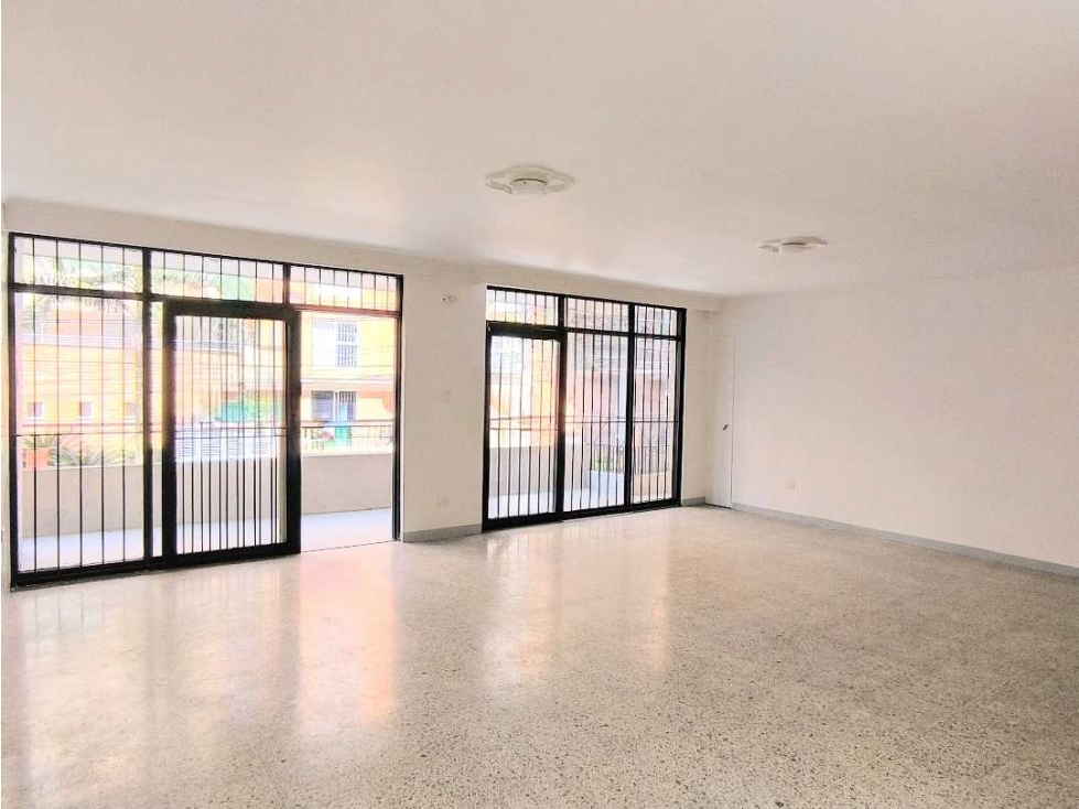 (J) Apartamento en venta en Laureles 2do piso 198.8 mt2