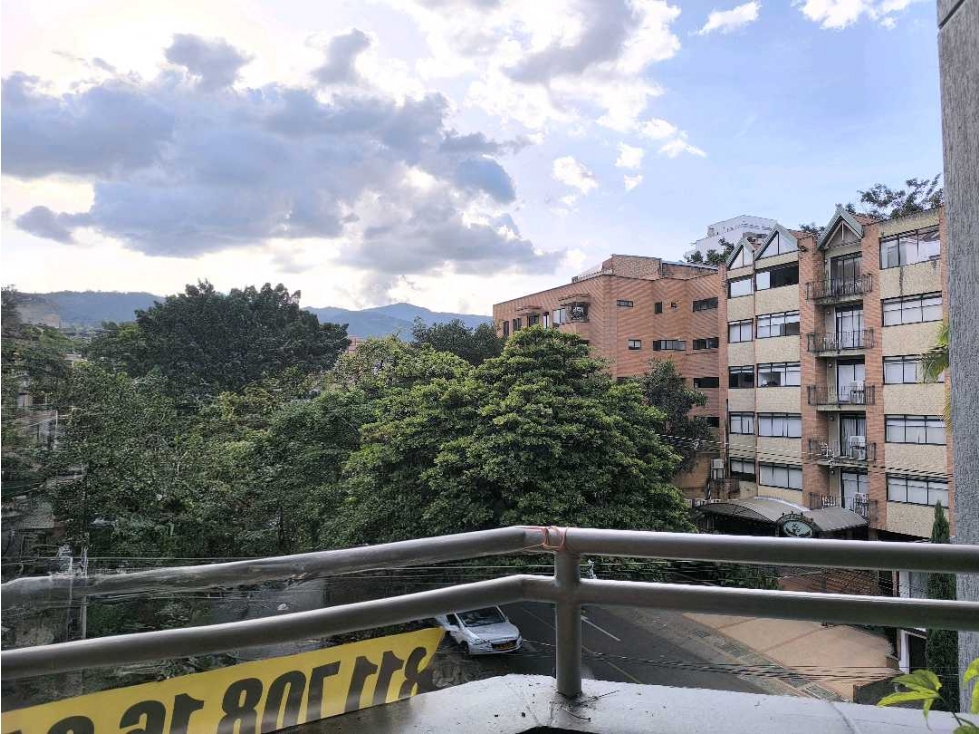 (J) Apartamento en venta en Laureles cerca a la Miguería 135 mt2 — foto 4