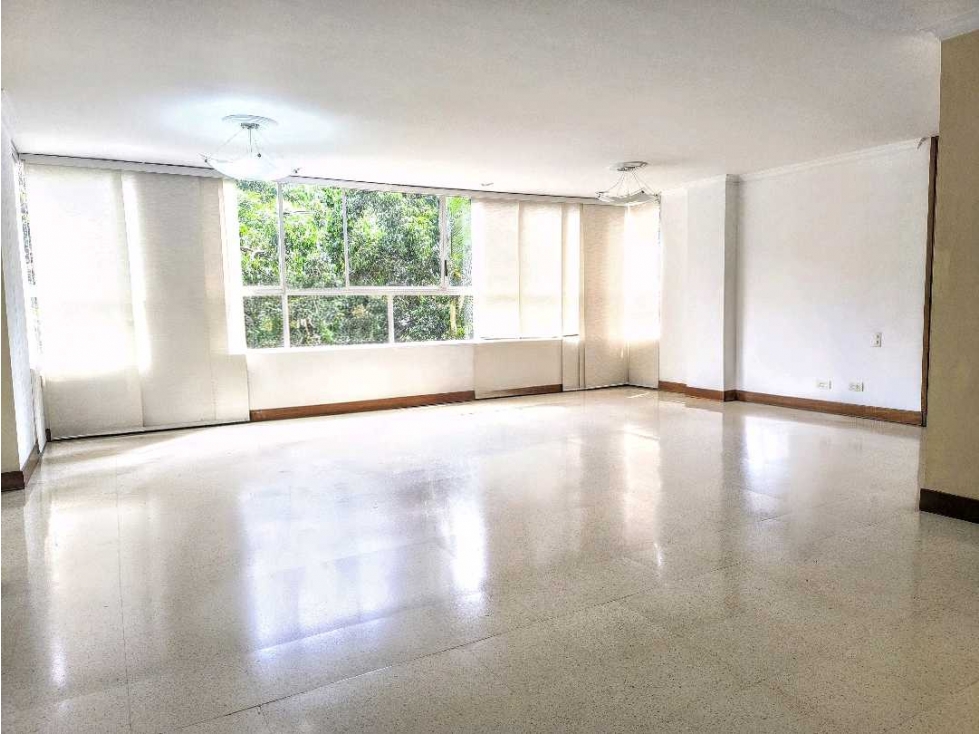 (J) Apartamento en venta en Laureles cerca al segundo parque 139.98mt2