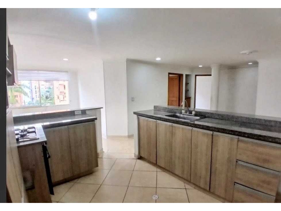 (J) Apartamento en venta en Laureles 129 mt2 — foto 3
