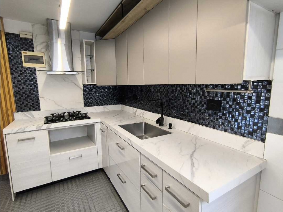 (J) Apartamento en venta Loma de los Bernal unidad completa piso 23