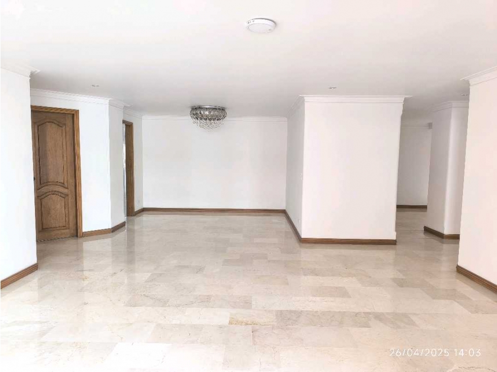 (J) Apartamento tradicional en venta en Laureles 156 mt2
