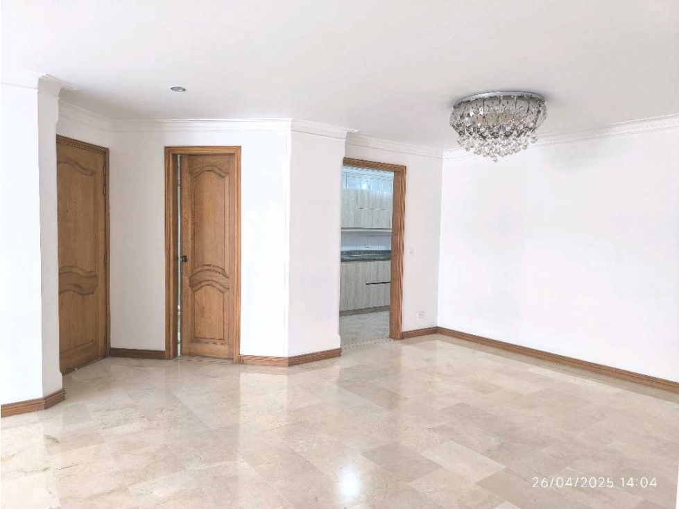 (J) Apartamento tradicional en venta en Laureles 156 mt2 — foto 2