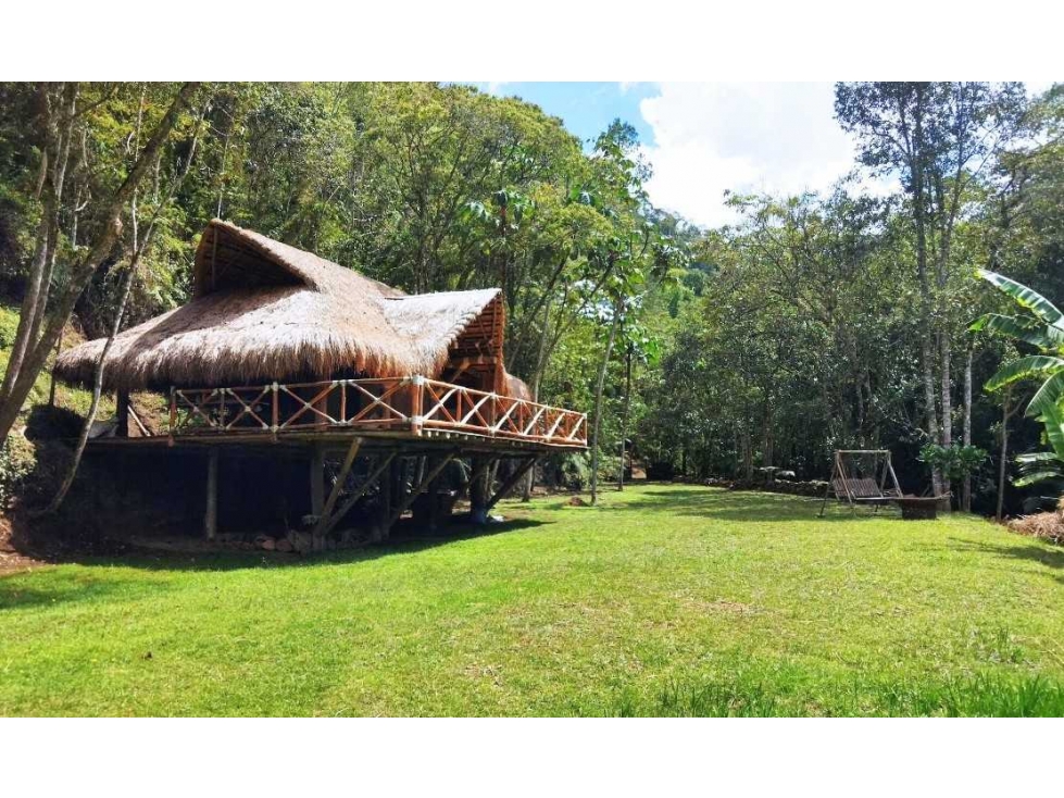 (J) Casa Campestre en venta El Retiro 10.000 mt2 de Lote con Cascada