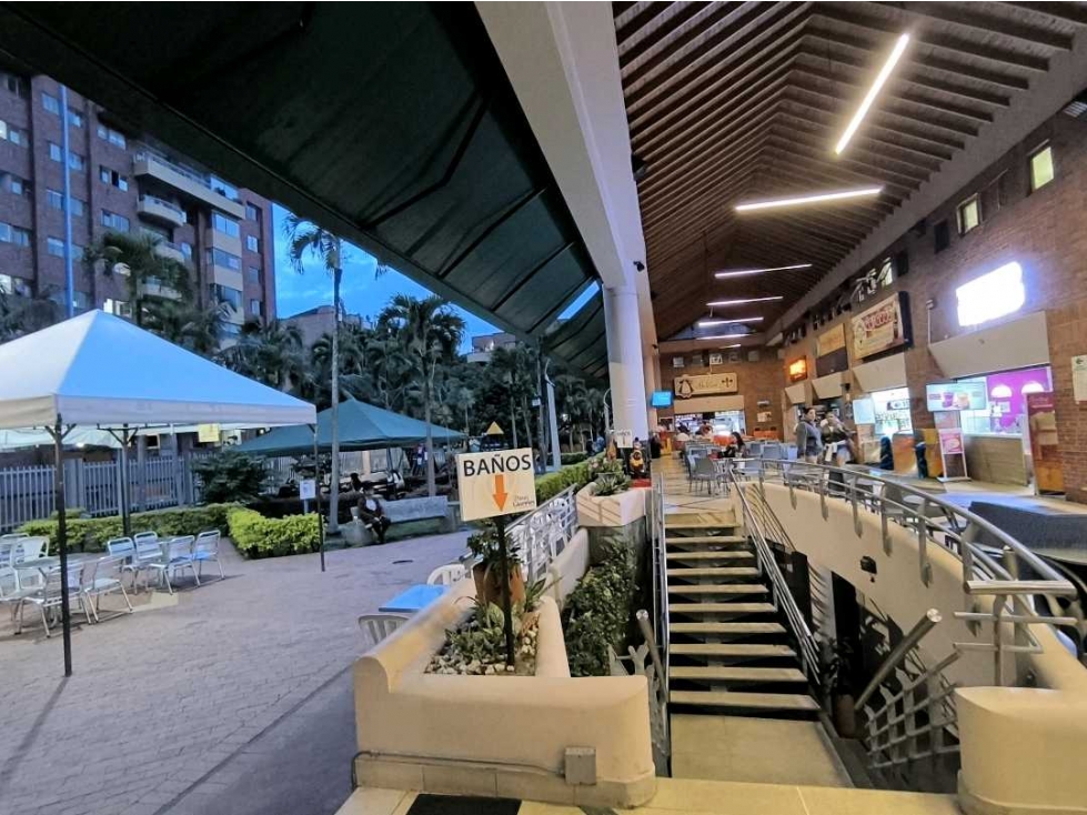(J) Local en venta en Mall Laureles