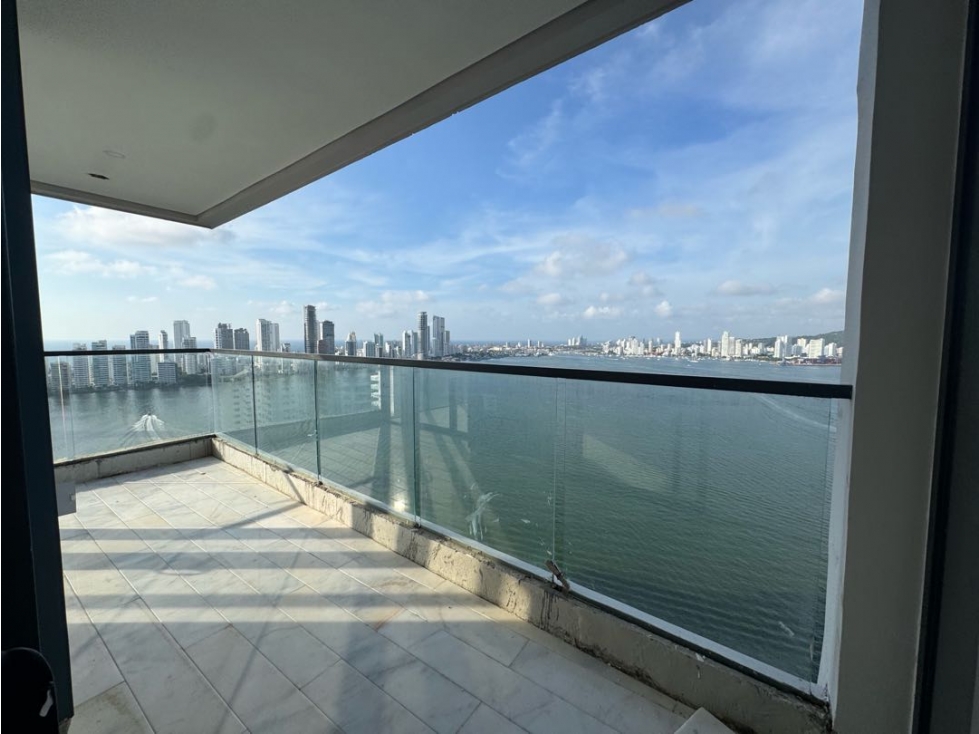 VENTA DE APARTAMENTO DE TRES HABITACIONES SOBRE LA BAHIA