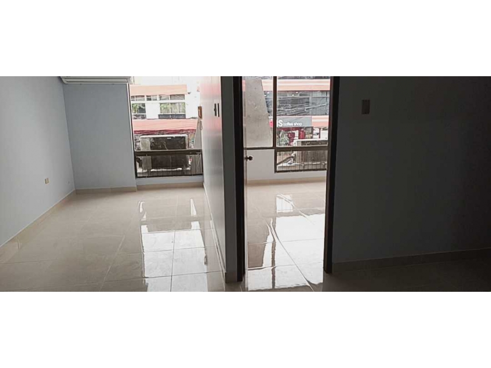 Kennedy Nueva alquilo oficina tipo suite frente a la.Clinica - 2