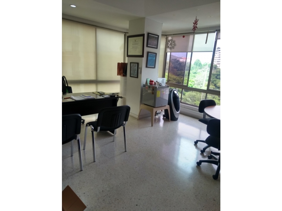 KR 100 11 60 OF 711 TORRE FARALLONES ET I HOLGUINES TRADE CENTER — foto 3
