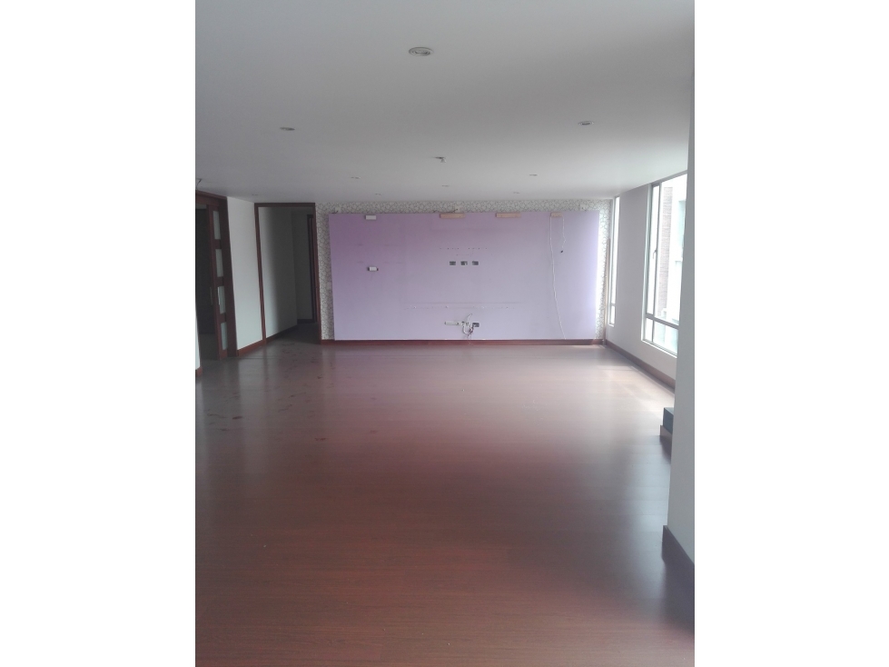 KR 17 102 75 — foto 4