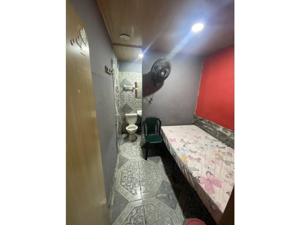 KR 18 22 49 57 — foto 4