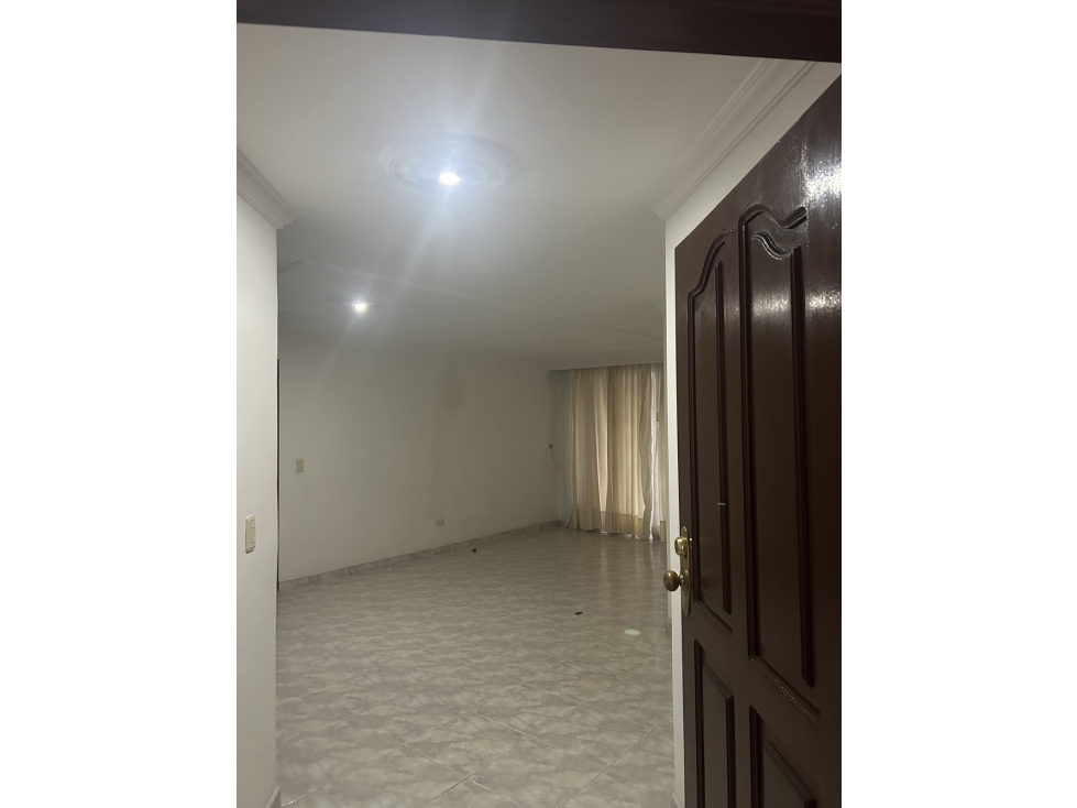 KR 44 33 B 81 AP 404 ED BARZAL REAL — foto 3
