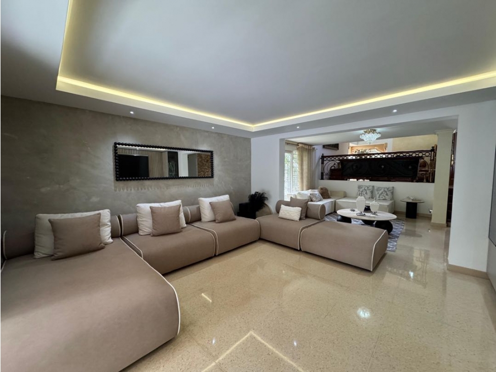 (LA) Espectacular casa de lujo remodelada en La Loma Del Campestre — foto 2