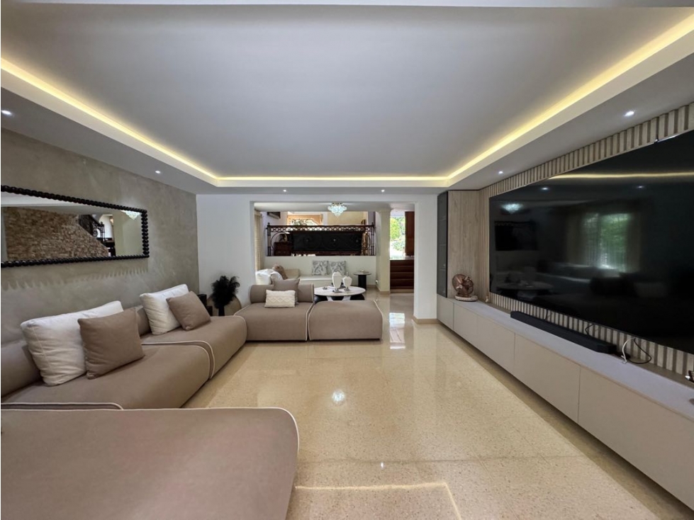 (LA) Espectacular casa de lujo remodelada en La Loma Del Campestre — foto 4